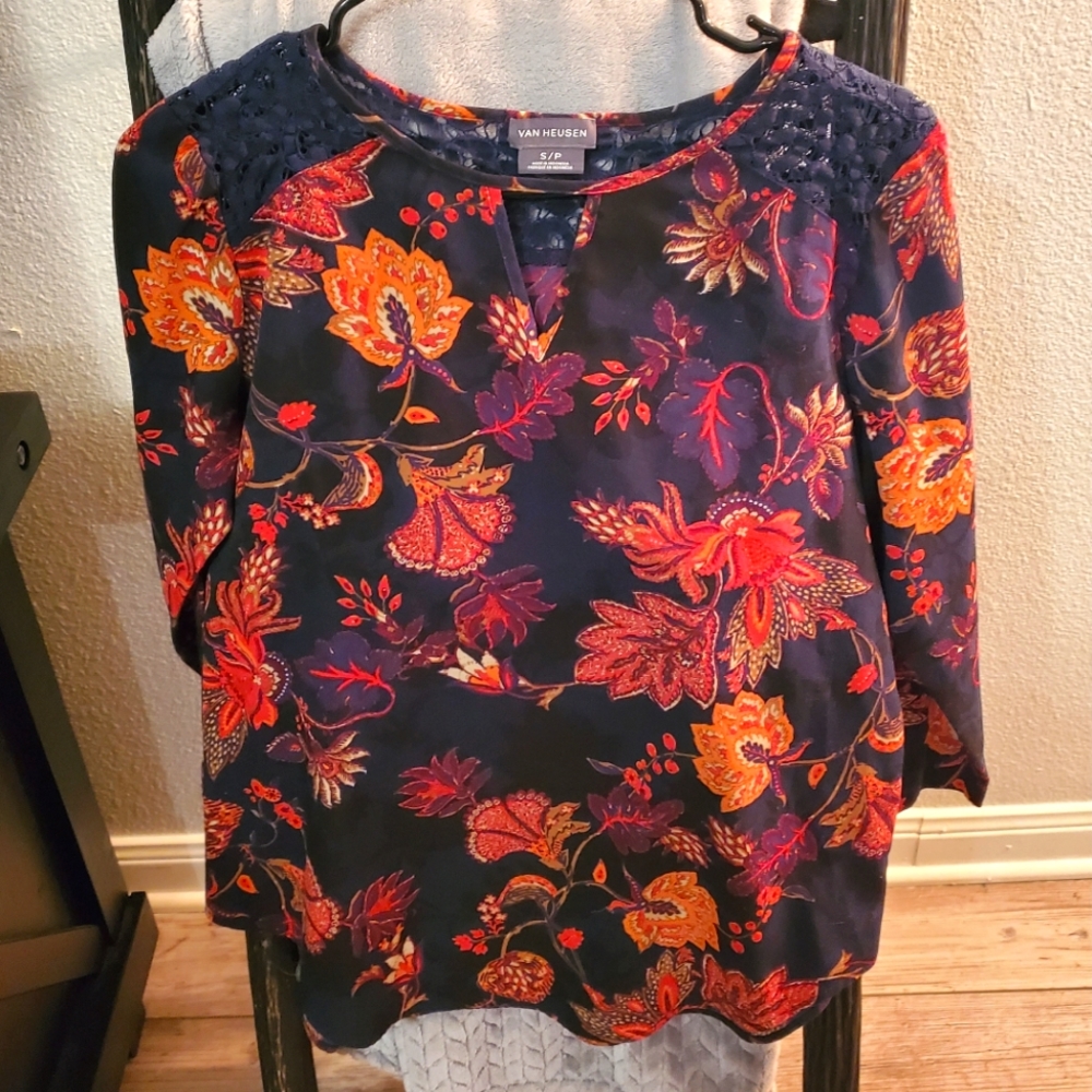 Van Heusen Floral Blouse Size Small